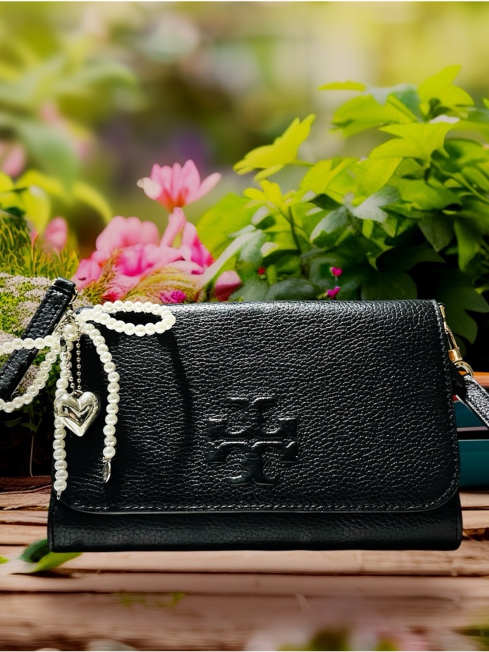 Tory Burch Elegant Black Leather Crossbody Bag - Picture 5 of 17